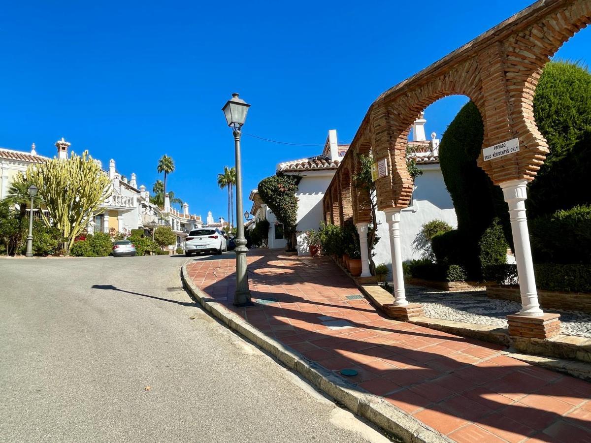Semidetached Duplex Home At Puebla Aida, Mijas Golf With Pool, Golf And Sea Views Малага Экстерьер фото