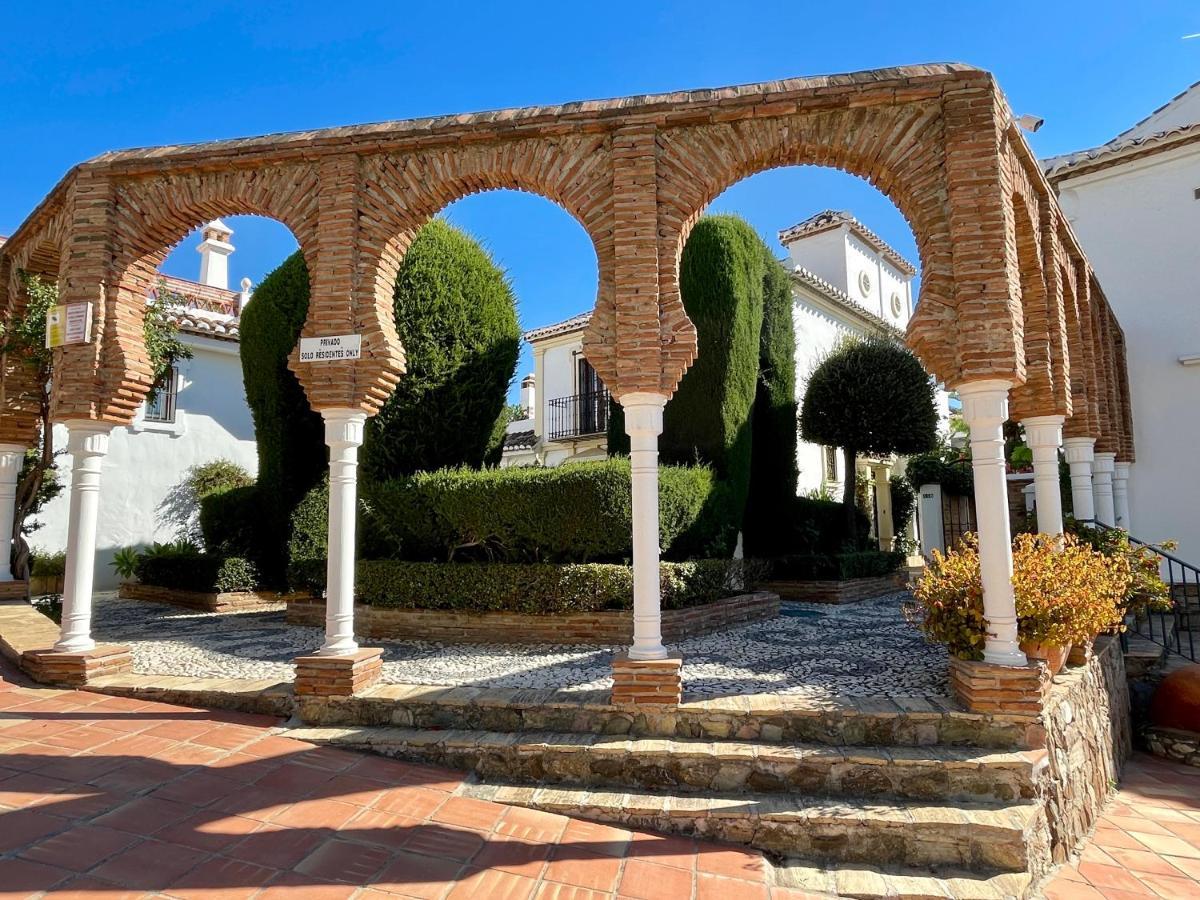 Semidetached Duplex Home At Puebla Aida, Mijas Golf With Pool, Golf And Sea Views Малага Экстерьер фото